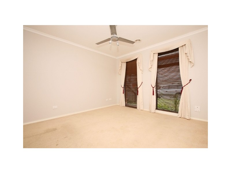 1/5 Elgin Close, Hillside VIC 3037