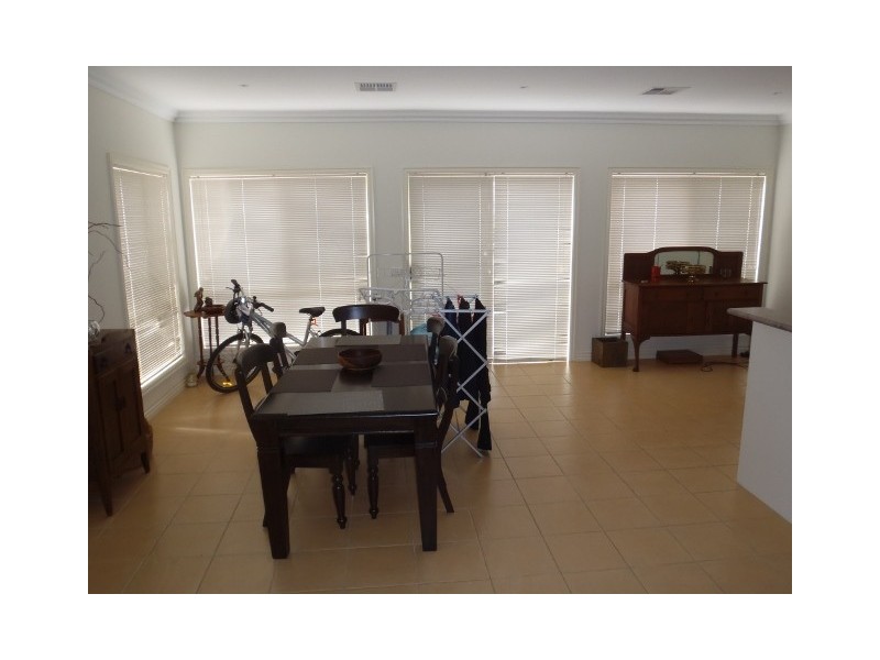 6/8 Lorraine Court, Hillside VIC 3037