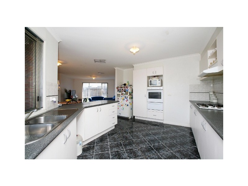 21 Brindalee Way, Hillside VIC 3037