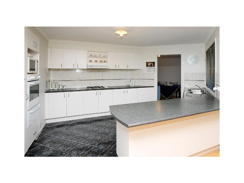 21 Brindalee Way, Hillside VIC 3037