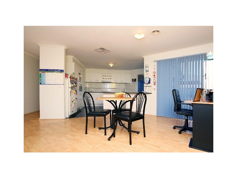 21 Brindalee Way, Hillside VIC 3037