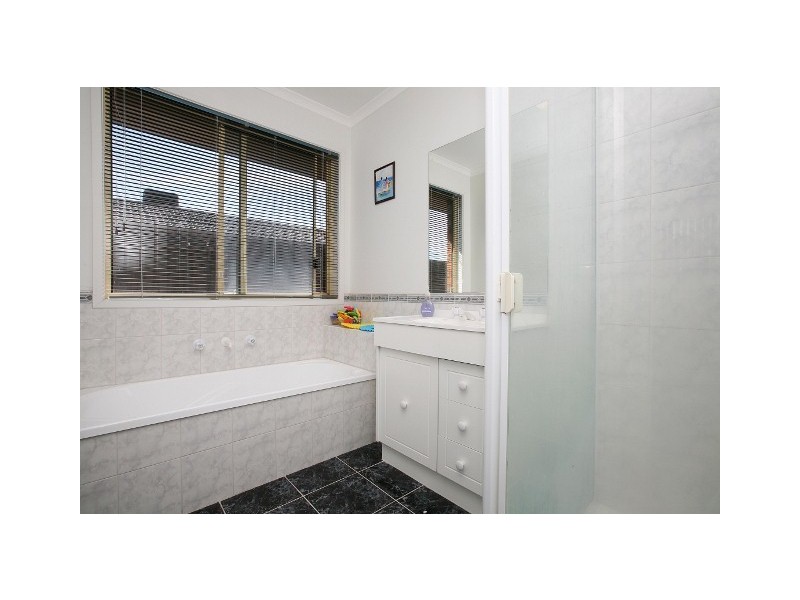 21 Brindalee Way, Hillside VIC 3037