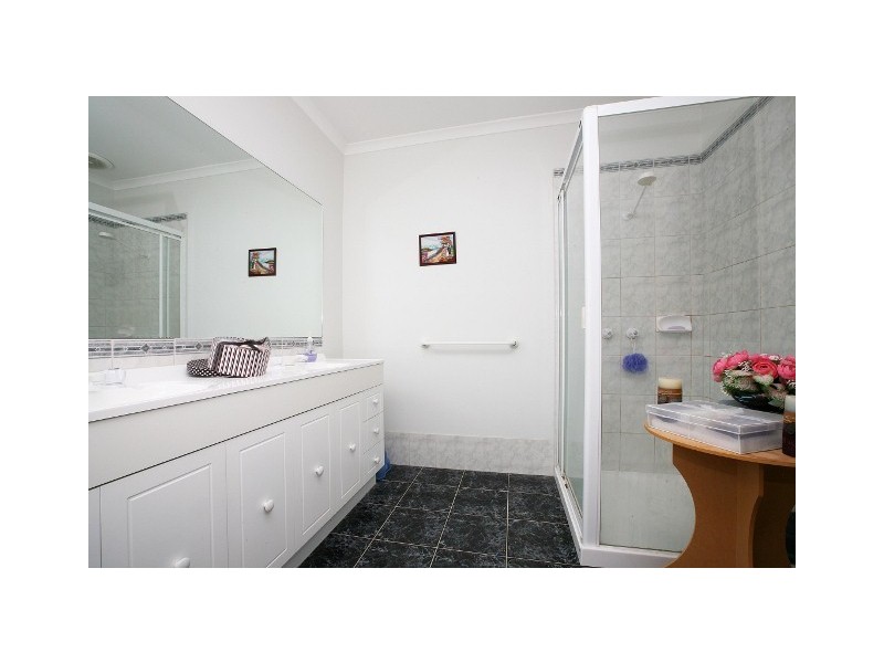 21 Brindalee Way, Hillside VIC 3037