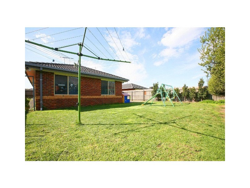 21 Brindalee Way, Hillside VIC 3037