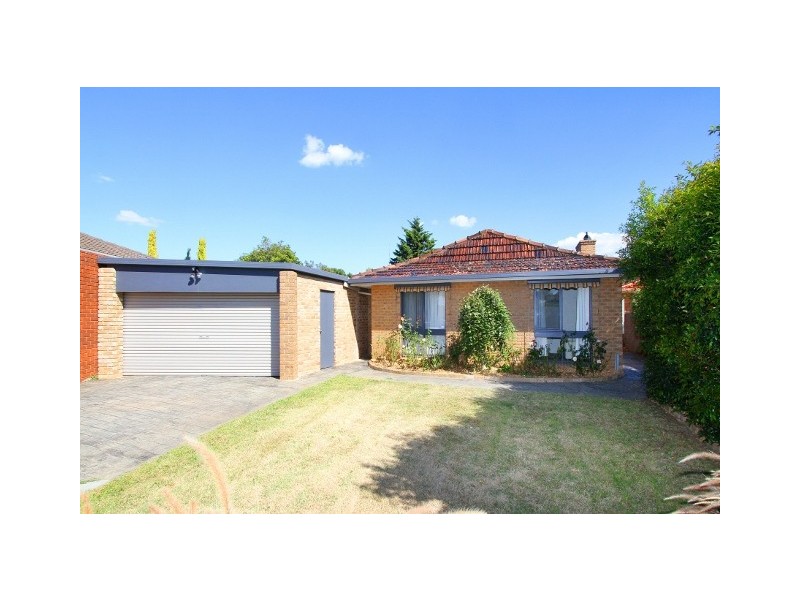 5 Commodore Court, Taylors Lakes VIC 3038