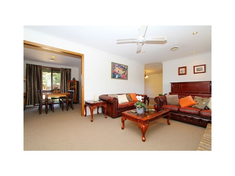 5 Commodore Court, Taylors Lakes VIC 3038