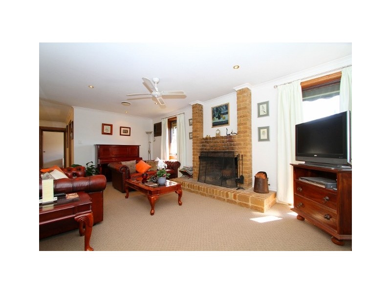 5 Commodore Court, Taylors Lakes VIC 3038