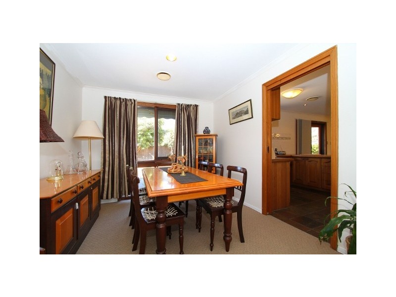 5 Commodore Court, Taylors Lakes VIC 3038