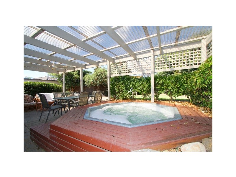 5 Commodore Court, Taylors Lakes VIC 3038