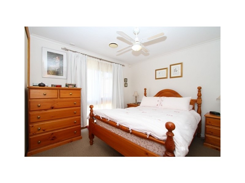 5 Commodore Court, Taylors Lakes VIC 3038
