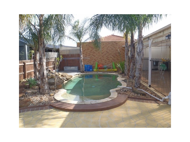 17 Cooper Court, Delahey VIC 3037