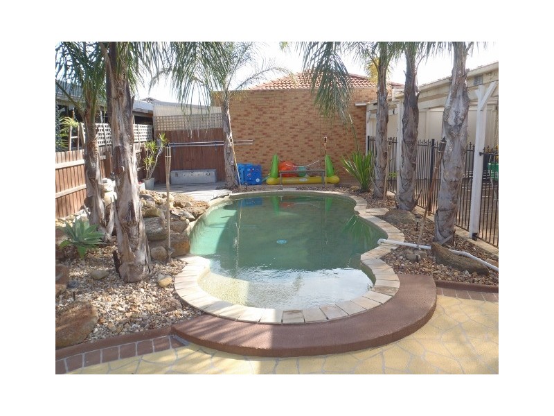 17 Cooper Court, Delahey VIC 3037