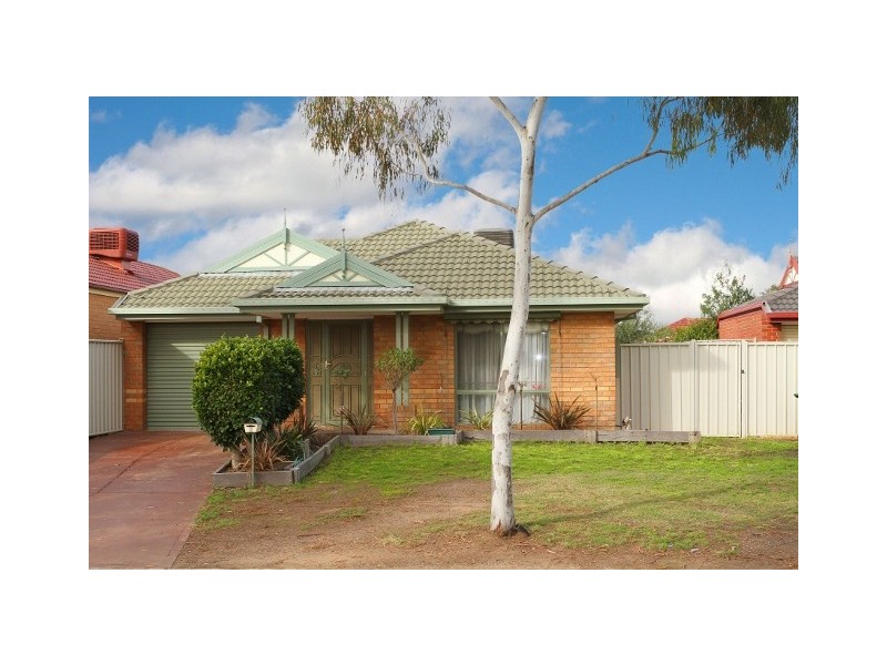 4 Sharrock Close, Caroline Springs VIC 3023