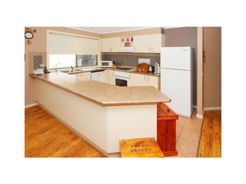 4 Sharrock Close, Caroline Springs VIC 3023