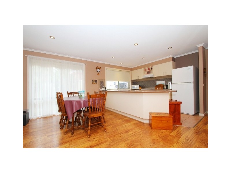 4 Sharrock Close, Caroline Springs VIC 3023