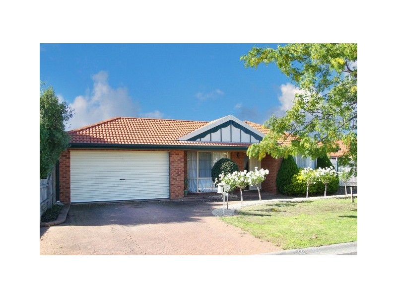 10 Bradley Drive, Hillside VIC 3037