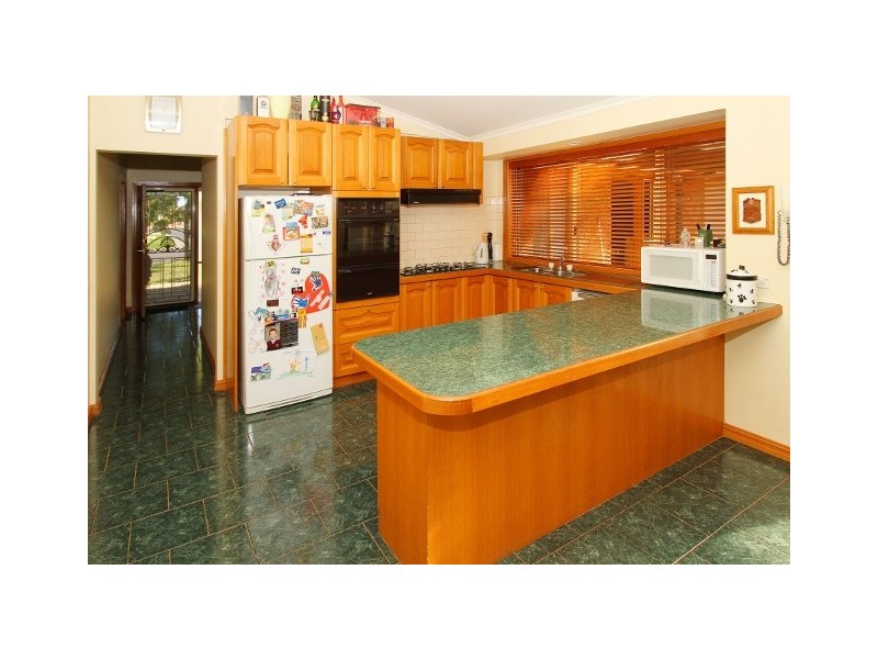 10 Bradley Drive, Hillside VIC 3037