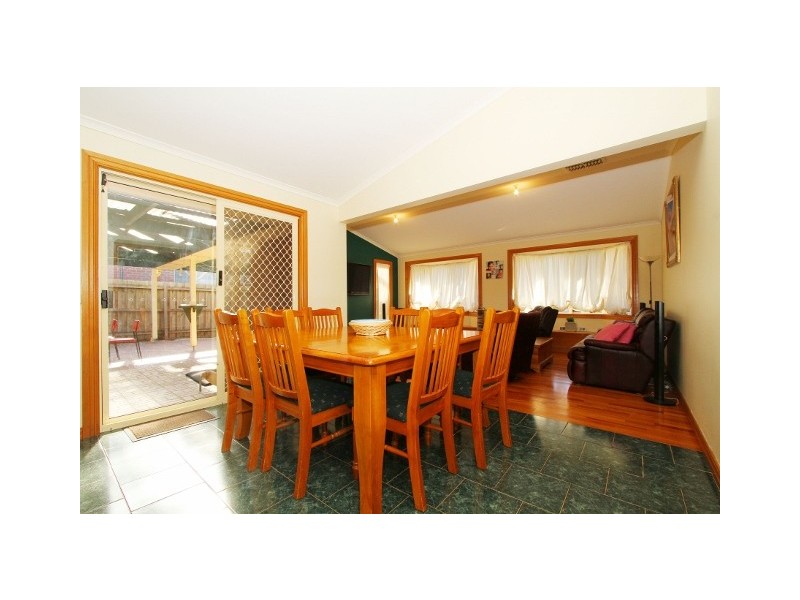 10 Bradley Drive, Hillside VIC 3037