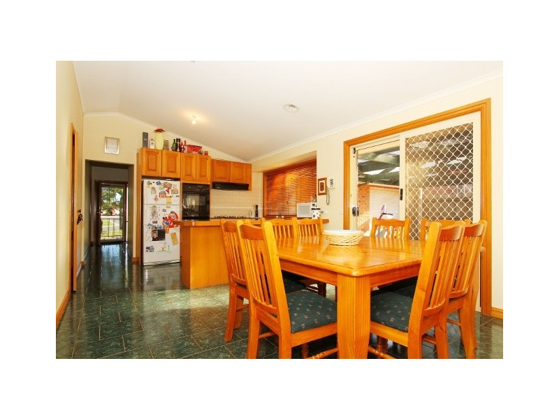 10 Bradley Drive, Hillside VIC 3037