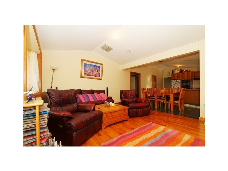 10 Bradley Drive, Hillside VIC 3037