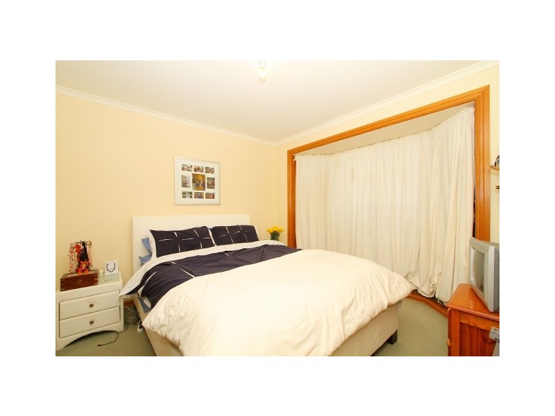 10 Bradley Drive, Hillside VIC 3037