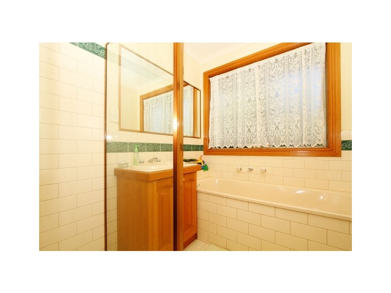 10 Bradley Drive, Hillside VIC 3037