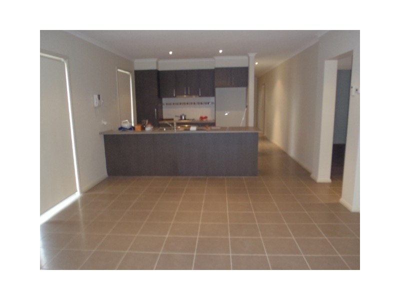 10 Wakefield Drive, Brookfield VIC 3338