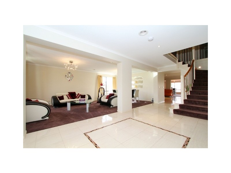 12 Collins Street, Taylors Hill VIC 3037
