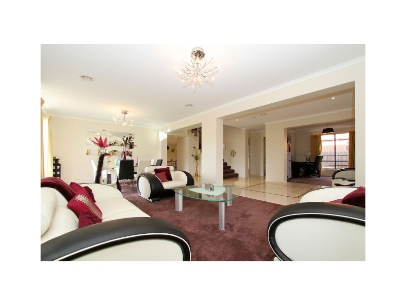 12 Collins Street, Taylors Hill VIC 3037