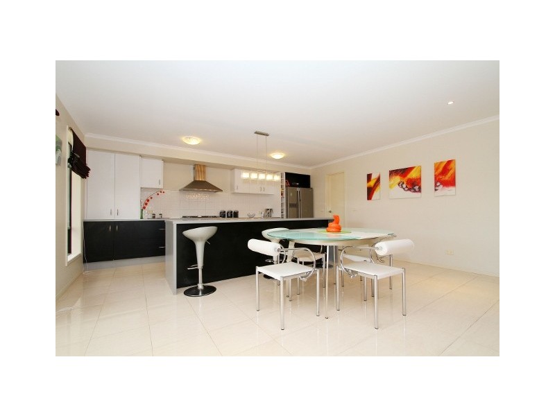 12 Collins Street, Taylors Hill VIC 3037