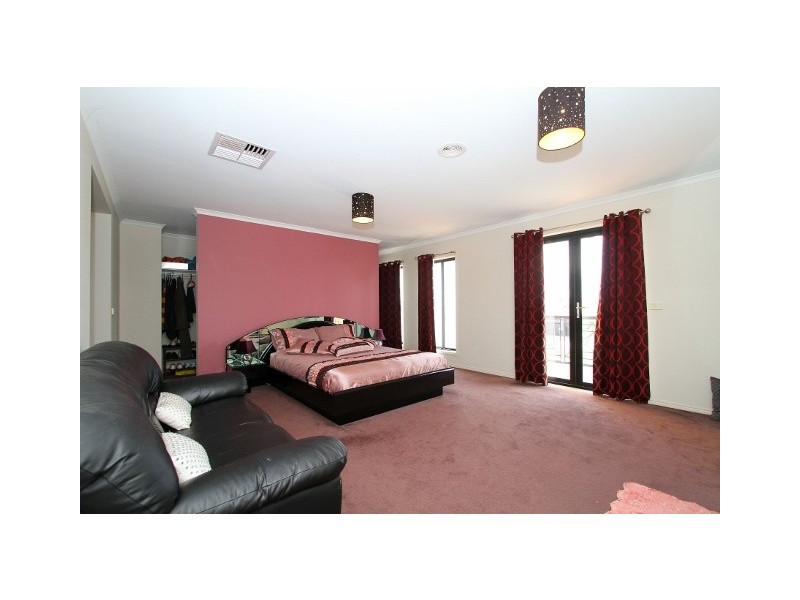 12 Collins Street, Taylors Hill VIC 3037