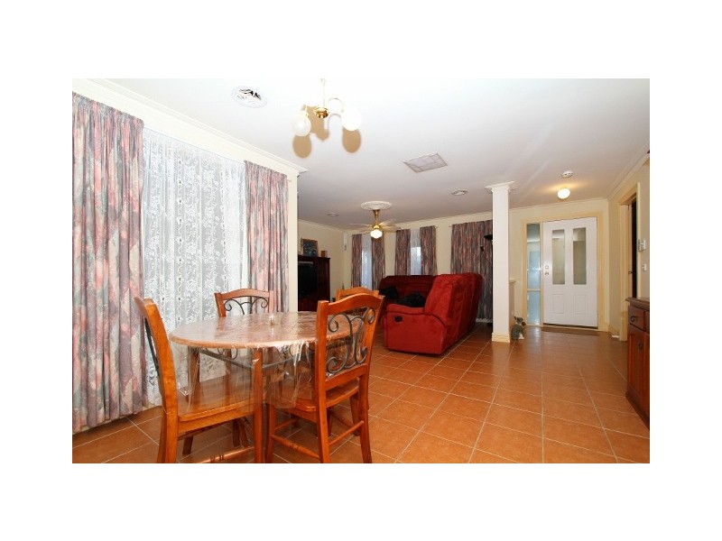 24 Delbridge Drive, Sydenham VIC 3037