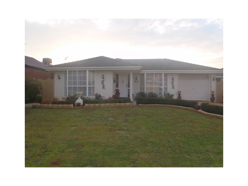 1 Glover Court, Taylors Lakes VIC 3038