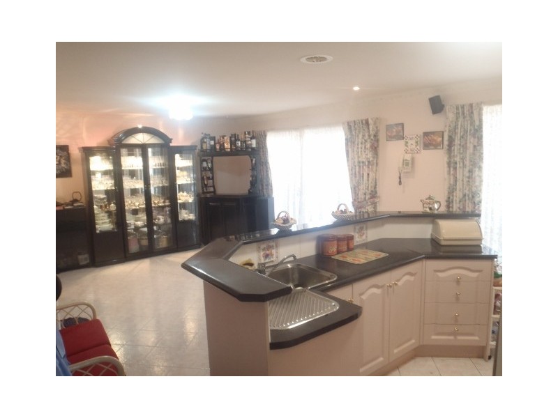 1 Glover Court, Taylors Lakes VIC 3038