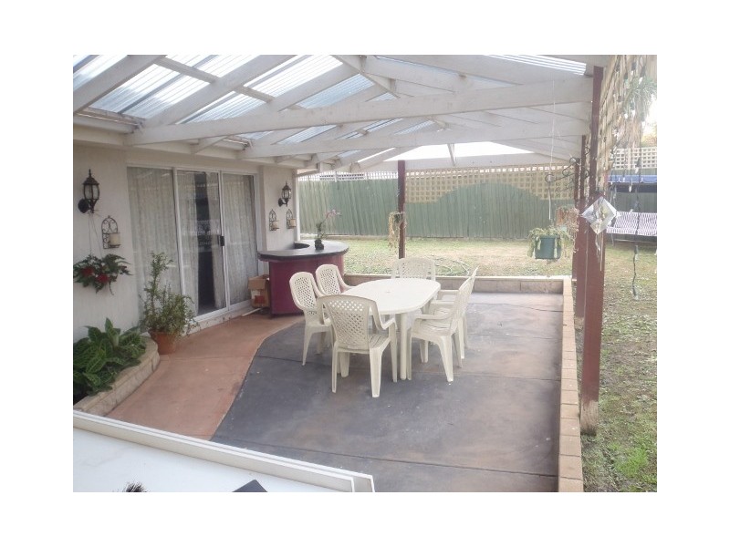 1 Glover Court, Taylors Lakes VIC 3038