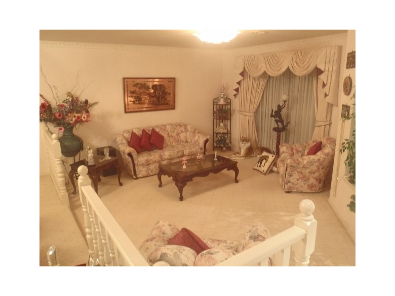 1 Glover Court, Taylors Lakes VIC 3038