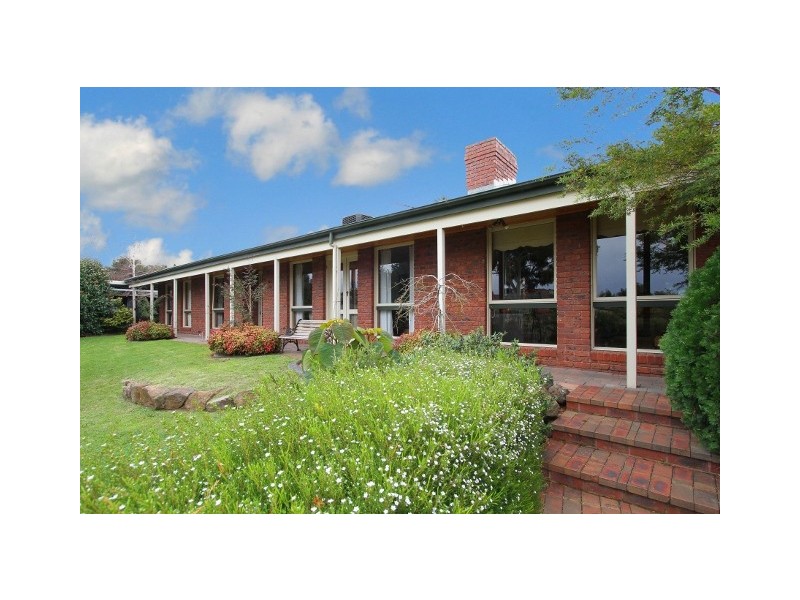 13 Wyperfeld Avenue, Taylors Lakes VIC 3038