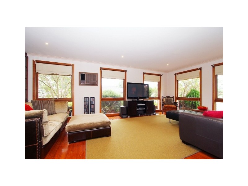 13 Wyperfeld Avenue, Taylors Lakes VIC 3038