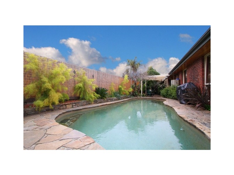 13 Wyperfeld Avenue, Taylors Lakes VIC 3038