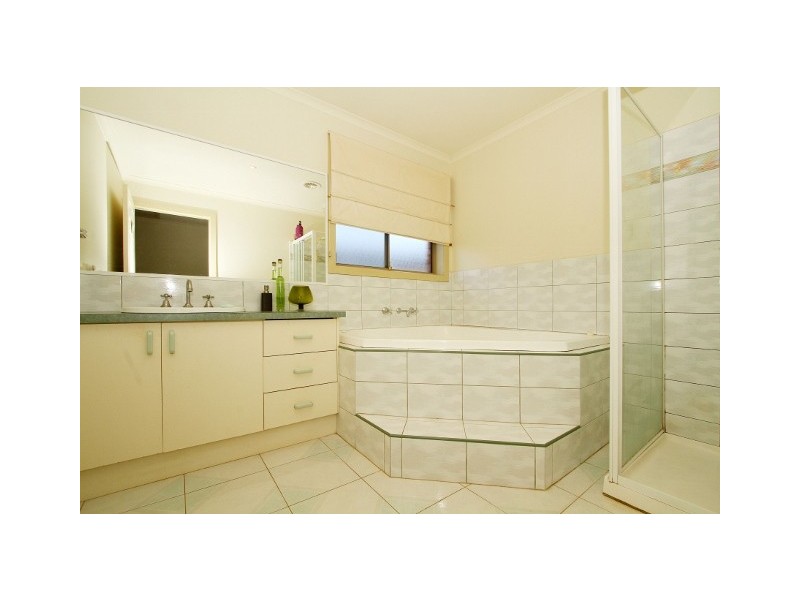 20 Ingoldsby Court, Delahey VIC 3037