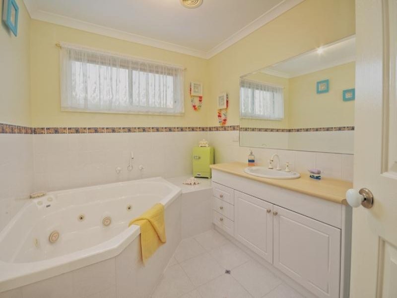 44 Roseleigh Boulevard, Sydenham VIC 3037