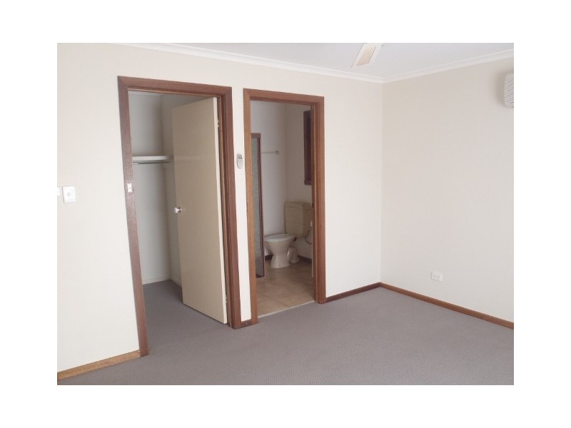 56 Angourie Court, Taylors Lakes VIC 3038