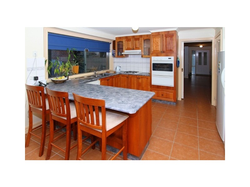 24 Delbridge Drive, Sydenham VIC 3037