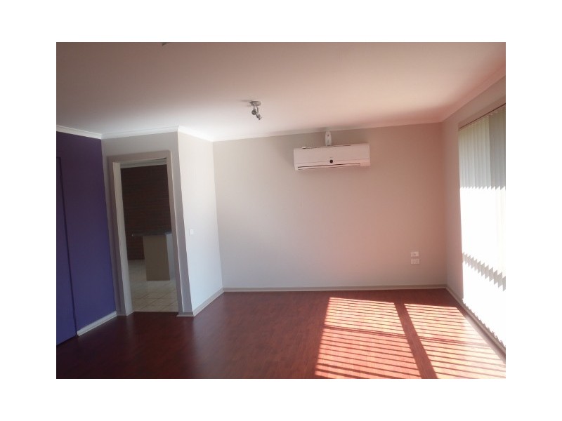 2/1 Montrose Court, Sydenham VIC 3037