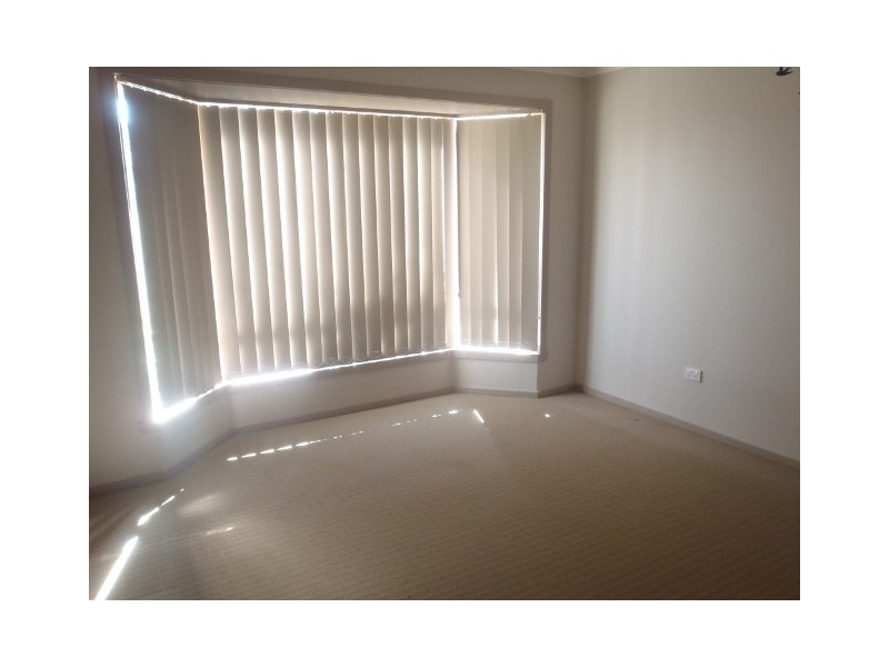 2/1 Montrose Court, Sydenham VIC 3037