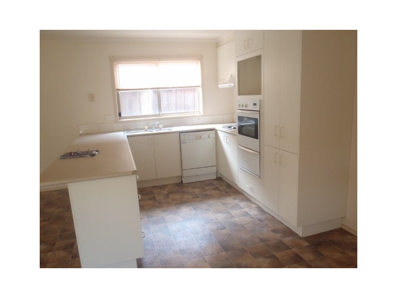 8A Manchester Drive, Sydenham VIC 3037