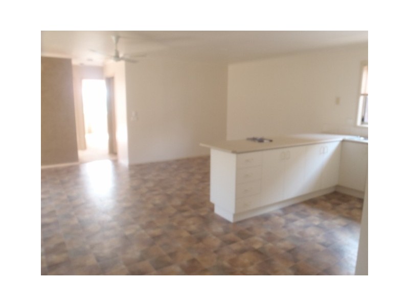 8A Manchester Drive, Sydenham VIC 3037