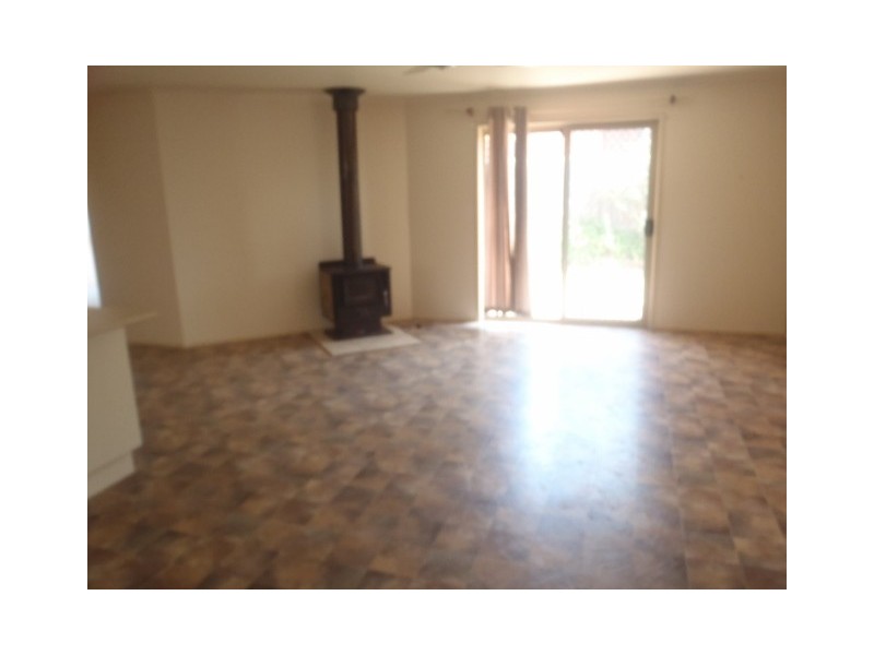 8A Manchester Drive, Sydenham VIC 3037