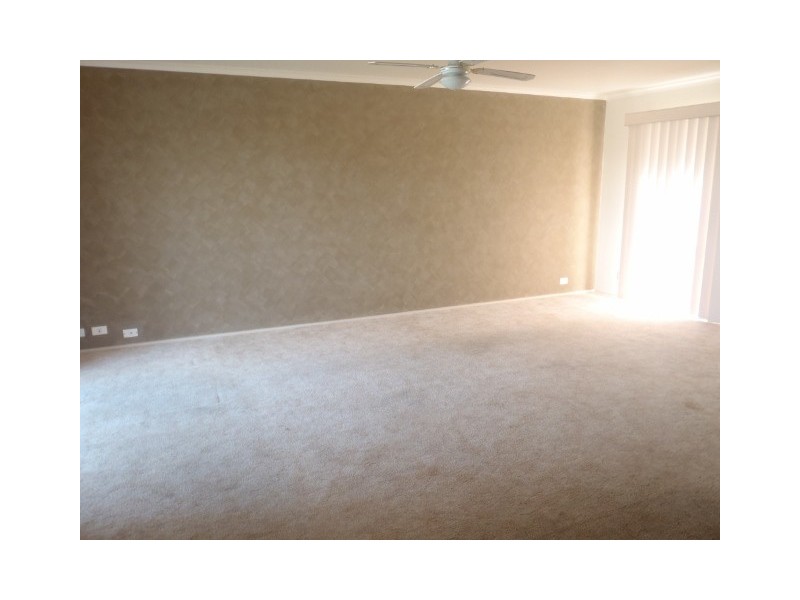 8A Manchester Drive, Sydenham VIC 3037