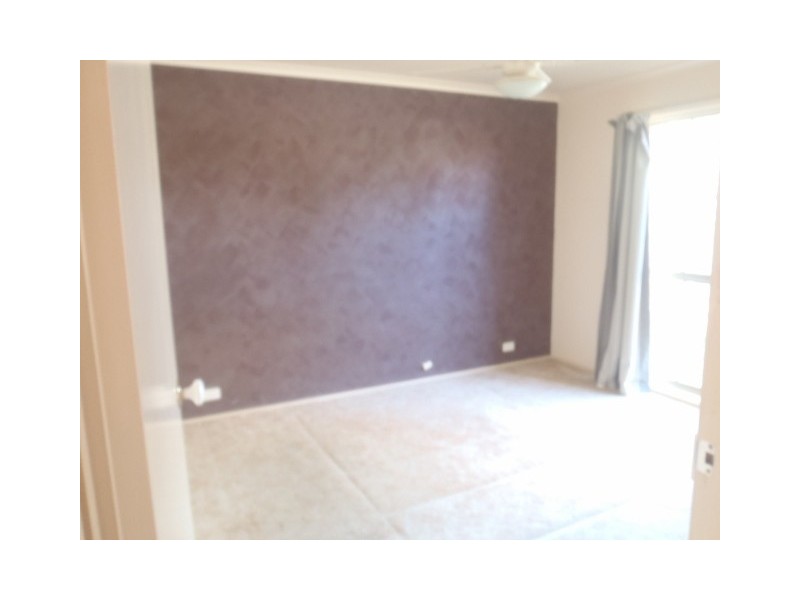 8A Manchester Drive, Sydenham VIC 3037